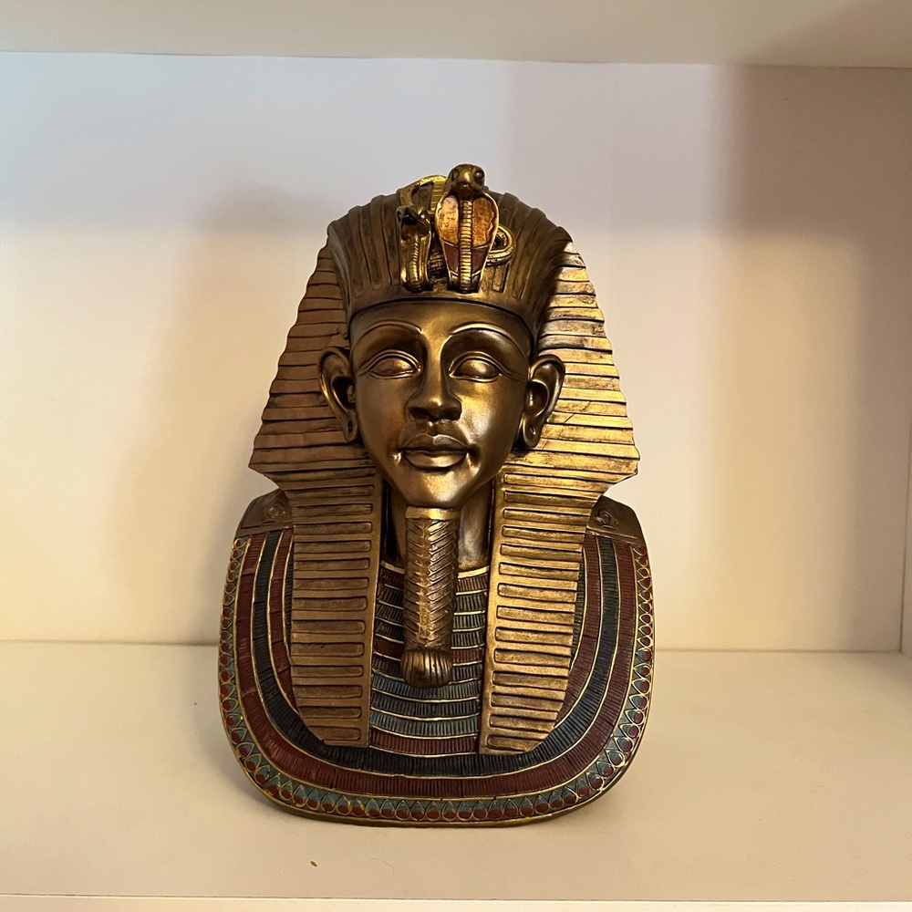 King Tut bust/statue